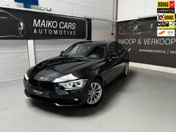 Zwart Gebruikt 2016 BMW 330e Sport Line Sedan | € 24.499 (Eerlijke prijs)
