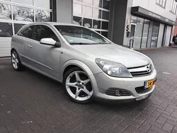 Grijs Gebruikt 2007 Opel Astra Sport Hatchback | € 2.550 (Eerlijke prijs)