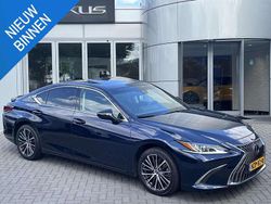 Blauw Gebruikt 2024 Lexus ES300 Business Edition Sedan | € 45.870 (Eerlijke prijs)
