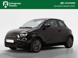 Zwart Gebruikt 2022 Fiat 500e Icon Hatchback | € 17.245 (Eerlijke prijs)