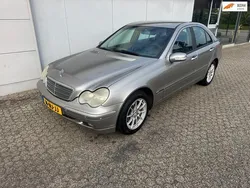 Grijs Gebruikt 2003 Mercedes C180 Sedan | € 1.995 (Eerlijke prijs)
