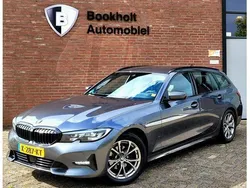 Grijs Gebruikt 2021 BMW 318 Sport Line Stationwagen | € 24.900 (Eerlijke prijs)