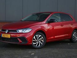Rood (metallic) Gebruikt 2022 VW Polo IQ Drive Hatchback | € 18.500 (Goede deal)
