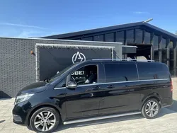 Zwart, metallic lak Gebruikt 2015 Mercedes V250 Avantgarde Edition MPV | € 43.950