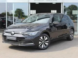 Zwart, metallic lak Gebruikt 2023 VW Golf VIII Move Hatchback | € 29.950 (Eerlijke prijs)