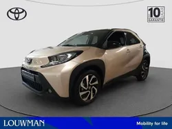 Goud, metallic lak Gebruikt 2024 Toyota Aygo Limited Hatchback | € 22.945 (Eerlijke prijs)