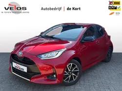 Rood Gebruikt 2022 Toyota Yaris Hybrid Style Hatchback | € 22.950 (Eerlijke prijs)