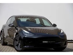 Zwart Gebruikt 2022 Tesla Model 3 Standard Range Sedan | € 29.950 (Eerlijke prijs)