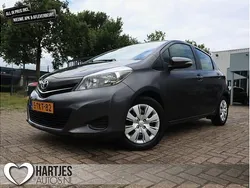 Grijs Gebruikt 2014 Toyota Yaris Hatchback | € 11.950 (Eerlijke prijs)
