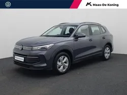 Grijs, metallic lak Gebruikt 2024 VW Tiguan Edition SUV | € 40.440 (Goede deal)