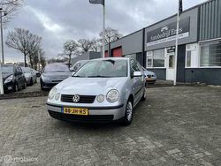 Grijs Gebruikt 2002 VW Polo Hatchback | € 999 (Eerlijke prijs)