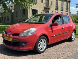 Rood Gebruikt 2005 Renault Clio II Dynamique Hatchback | € 998 (Super prijs)