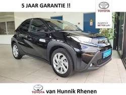 Zwart, metallic lak Gebruikt 2024 Toyota Aygo Hatchback | € 20.950 (Goede deal)