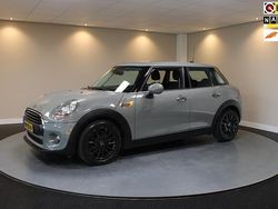 Grijs Gebruikt 2017 Mini ONE Business Hatchback | € 12.940 (Eerlijke prijs)
