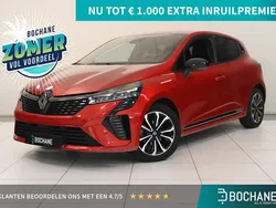 Rood Gebruikt 2023 Renault Clio V Techno Hatchback | € 19.735 (Eerlijke prijs)