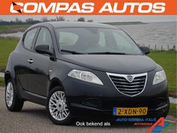 Zwart (metallic) Gebruikt 2014 Lancia Ypsilon Silver Hatchback | € 5.940 (Eerlijke prijs)