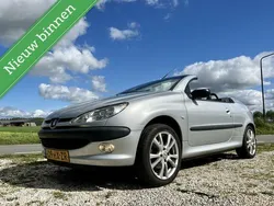 Grijs Gebruikt 2002 Peugeot 206 CC Cabriolet | € 1.499 (Eerlijke prijs)