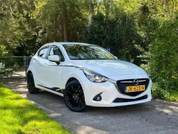 Wit Gebruikt 2016 Mazda 2 Hatchback | € 8.450 (Eerlijke prijs)