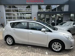 Grijs, metallic lak Gebruikt 2011 Toyota Verso MPV | € 12.950 (Eerlijke prijs)