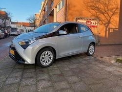 Grijs (metallic) Gebruikt 2020 Toyota Aygo Hatchback | € 9.950 (Eerlijke prijs)