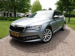 Grijs Gebruikt 2021 Skoda Superb Business Line Stationwagen | € 26.950 (Eerlijke prijs)