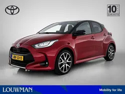 Emotional red metallic (rood metallic) Gebruikt 2022 Toyota Yaris Executive Hatchback | € 25.945 (Eerlijke prijs)