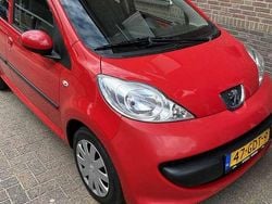 Rood Gebruikt 2008 Peugeot 107 Hatchback | € 1.400 (Goede deal)