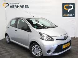 Grijs, metallic lak Gebruikt 2014 Toyota Aygo Hatchback | € 4.900 (Eerlijke prijs)