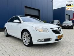 Wit, metallic lak Gebruikt 2012 Opel Insignia Cosmo Sedan | € 6.749 (Eerlijke prijs)