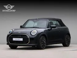 Zwart, metallic lak Nieuw 2025 Mini Cooper Cabriolet Favoured Cabriolet | € 51.058 (Goede deal)