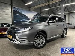 Grijs (metallic) Gebruikt 2020 Mitsubishi Outlander P-HEV Intense SUV | € 19.750 (Goede deal)