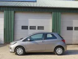 Grijs, metallic lak Gebruikt 2015 Toyota Yaris Hatchback | € 9.450 (Eerlijke prijs)