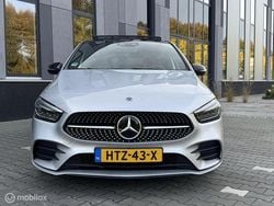Grijs Gebruikt 2019 Mercedes 220 AMG line MPV | € 29.950
