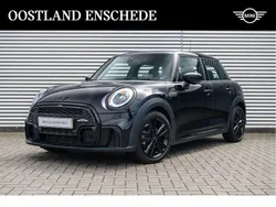 Midnight black (donker zwart metallic) Gebruikt 2021 Mini Cooper Hatchback | € 28.750 (Duur)