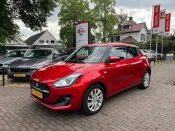 Rood Gebruikt 2021 Suzuki Swift Style Hatchback | € 14.950 (Goede deal)