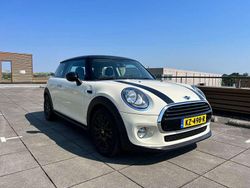 Wit Gebruikt 2017 Mini Cooper Business Hatchback | € 14.950 (Eerlijke prijs)