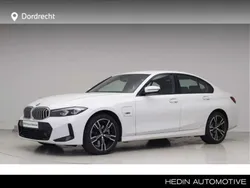 Wit Gebruikt 2023 BMW 330 Comfort Edition Sedan | € 41.895 (Eerlijke prijs)