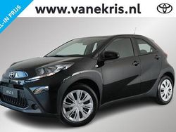 Zwart Nieuw 2025 Toyota Aygo X Play SUV | € 21.590