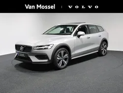 Grijs Gebruikt 2022 Volvo V60 CC Plus Stationwagen | € 51.940 (Eerlijke prijs)
