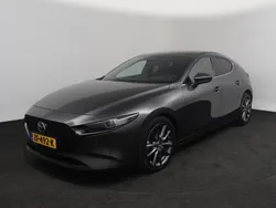 Machine gray (grijs metallic) Gebruikt 2019 Mazda 3 Luxury Hatchback | € 20.950 (Iets duurder)
