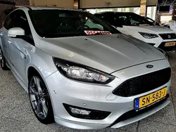 Grijs Gebruikt 2018 Ford Focus Trend Hatchback | € 12.950