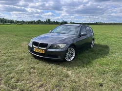 Grijs, metallic lak Gebruikt 2008 BMW 318 Executive Stationwagen | € 2.479 (Eerlijke prijs)