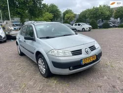 Grijs Gebruikt 2004 Renault Mégane II Authentique Sedan | € 750 (Super prijs)