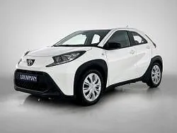 Wit Gebruikt 2023 Toyota Aygo Play Hatchback | € 15.945 (Eerlijke prijs)