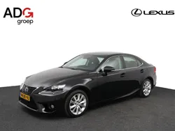 Zwart Gebruikt 2013 Lexus IS300h Sedan | € 23.950 (Eerlijke prijs)