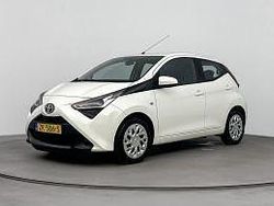 Wit Gebruikt 2019 Toyota Aygo X-play Hatchback | € 9.940 (Eerlijke prijs)