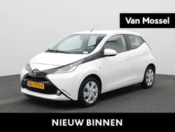 Wit Gebruikt 2015 Toyota Aygo X-play Hatchback | € 7.900 (Eerlijke prijs)