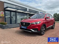 Rood Gebruikt 2020 MG ZS Luxury Sedan | € 14.950