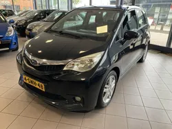 Zwart Gebruikt 2013 Toyota Verso-S Luxury MPV | € 5.950