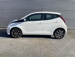 Wit Gebruikt 2021 Toyota Aygo X-play Hatchback | € 10.980 (Eerlijke prijs)